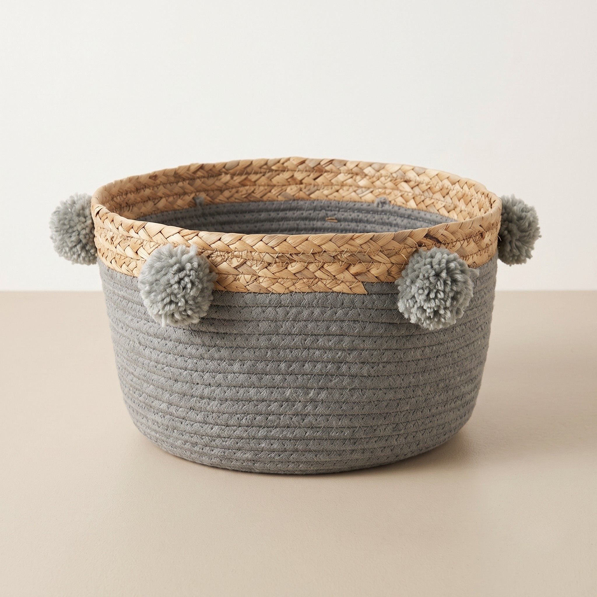 Water Hyacinth Storage Basket BKM-Z179 (Lục bình / Bèo) - Detail View 2 - Vietrustic